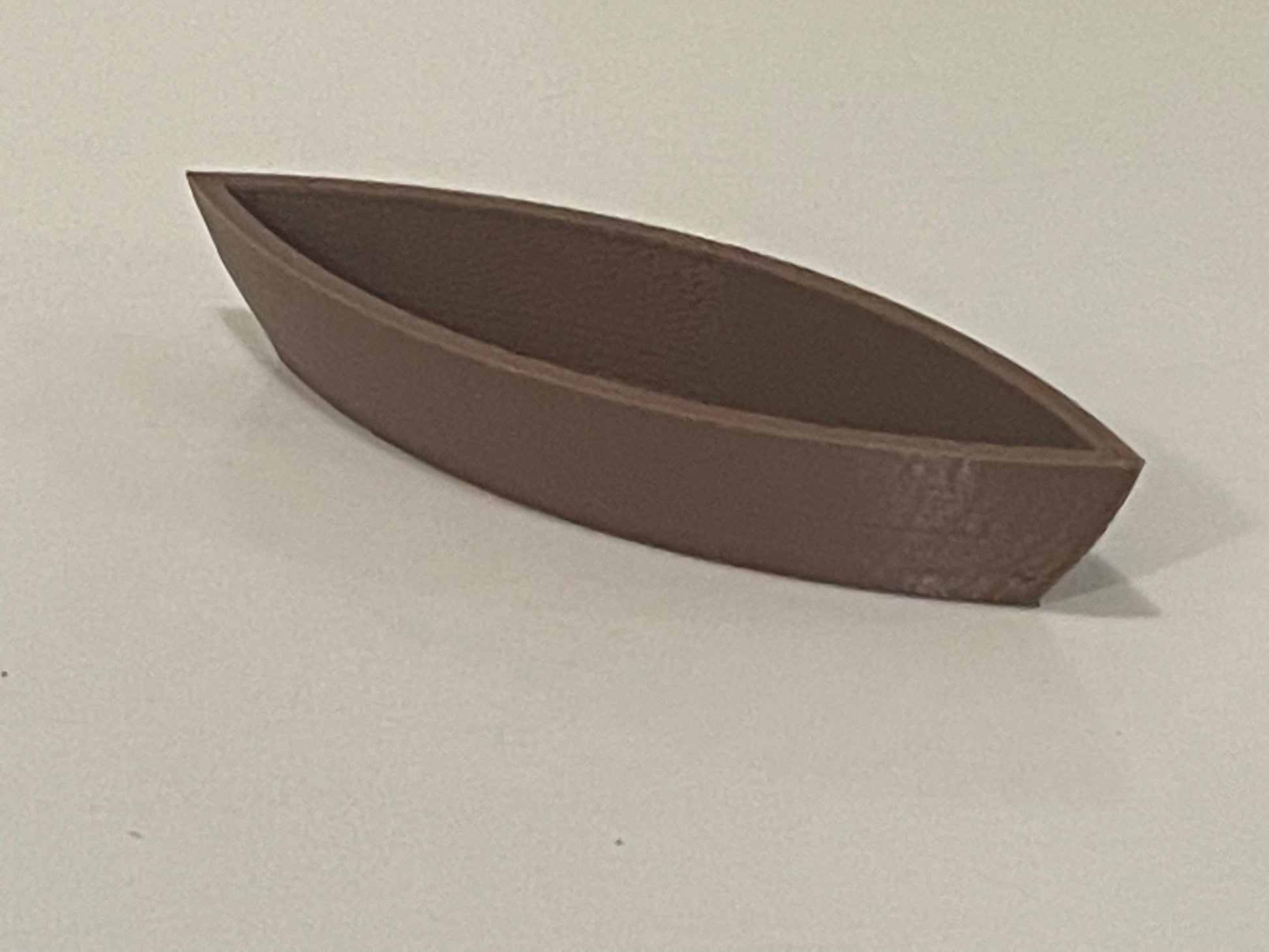 Referans görsel — model: Minyatür Kano No.17 — Sade · tasarım: Cowen Prints (printables). Wefty Design'in kendi baskısının fotoğrafı değildir.