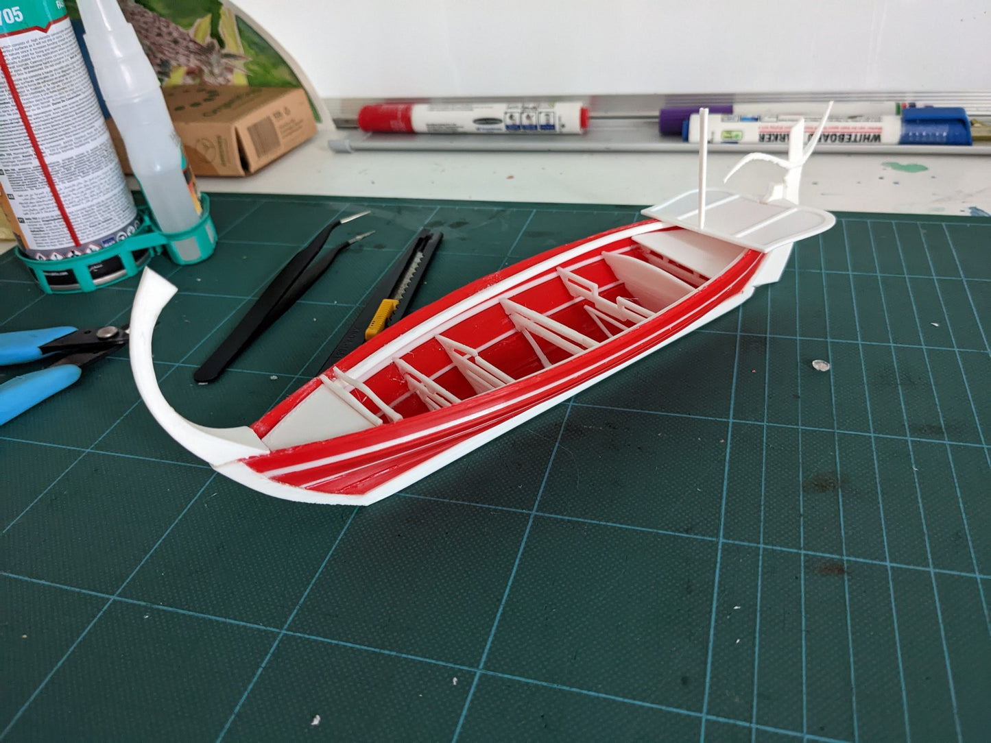 Referans görsel — model: Minyatür Yelkenli No.91 — Silüet · tasarım: hassage (printables). Wefty Design'in kendi baskısının fotoğrafı değildir.