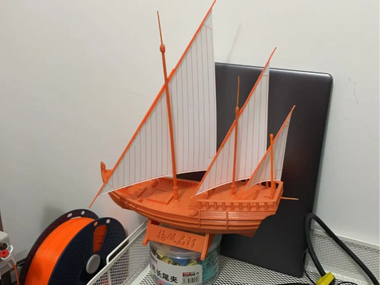 Referans görsel — model: Antique sailing ship · tasarım: sytxlw · lisans: BY. Wefty Design'in kendi baskısının fotoğrafı değildir.